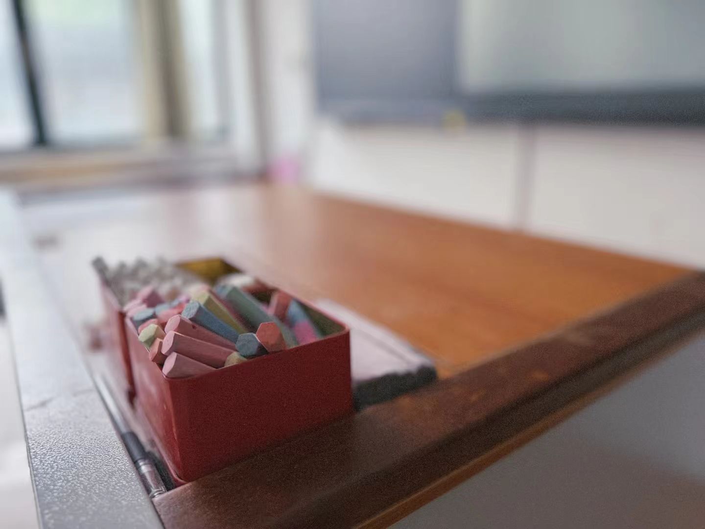 为什么老师不提前把社会的现实告诉学生？
